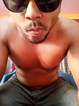 bigcock thick online show from April 12, 2026, 1:21 am