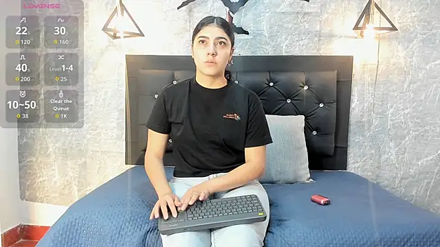 Snapshot of emberhodson chatting on November 3, 2025, 11:33 am emberhodson online show from November 3, 2025, 11:33 am