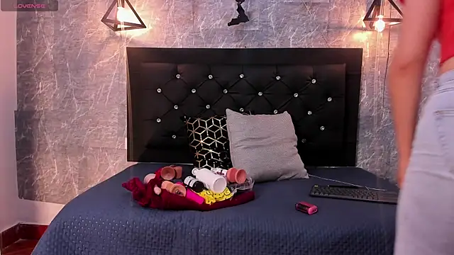 Snapshot of emberhodson chatting on November 4, 2025, 11:31 am emberhodson online show from November 4, 2025, 11:31 am