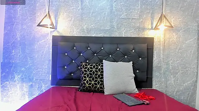 Snapshot of emberhodson chatting on November 11, 2025, 11:21 am emberhodson online show from November 11, 2025, 11:21 am