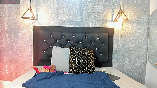 Snapshot of emberhodson chatting on November 12, 2025, 10:48 am emberhodson online show from November 12, 2025, 10:48 am