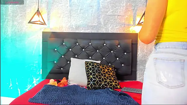 Snapshot of emberhodson chatting on November 24, 2025, 11:32 am emberhodson online show from November 24, 2025, 11:32 am