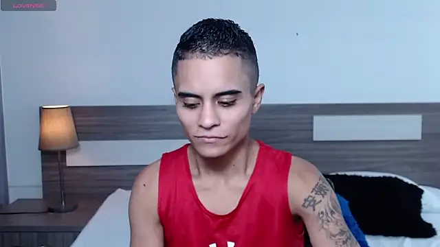 Liiamthompson online show from November 13, 2025, 7:02 pm