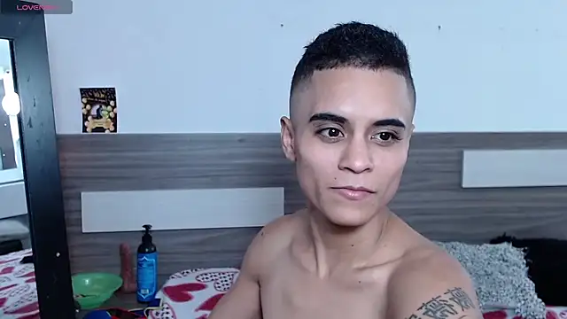 Liiamthompson online show from November 22, 2025, 9:25 pm