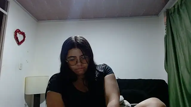 viccky vick online show from October 19, 2025, 3:18 am