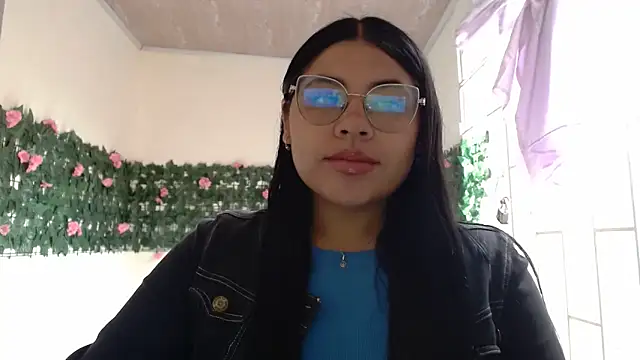 viccky vick online show from April 5, 2026, 8:28 pm