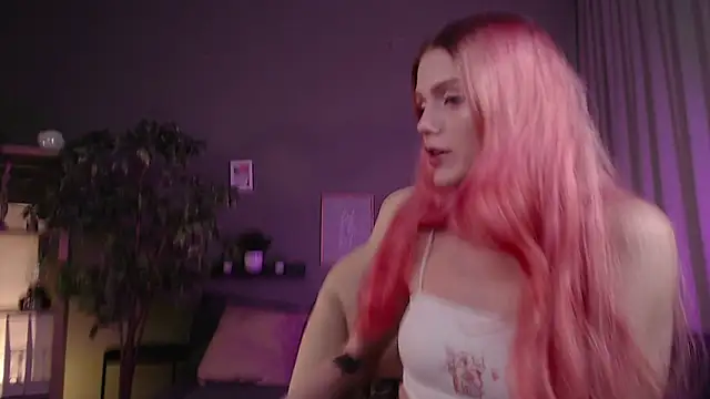 Gretchen Mol online show from November 5, 2025, 7:41 am