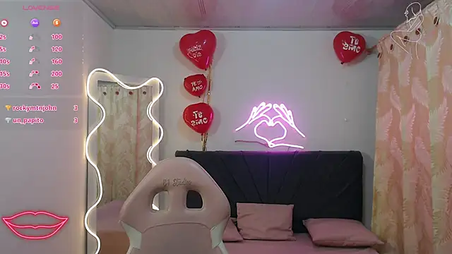 Snapshot of palmerfox_tay chatting on February 24, 2025, 7:19 pm palmerfox tay online show from February 24, 2025, 7:19 pm