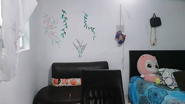 alexandraluv online show from October 22, 2025, 5:45 pm