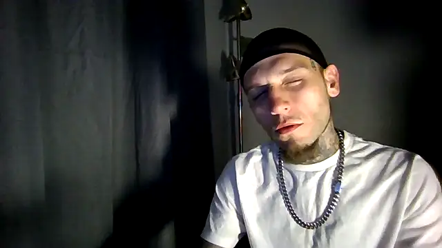 Snapshot of cruz815 chatting on November 1, 2025, 2:35 am cruz815 online show from November 1, 2025, 2:35 am