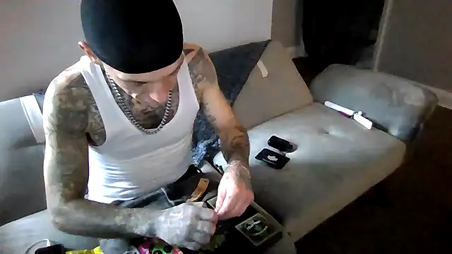 Snapshot of cruz815 chatting on November 14, 2025, 8:29 pm cruz815 online show from November 14, 2025, 8:29 pm