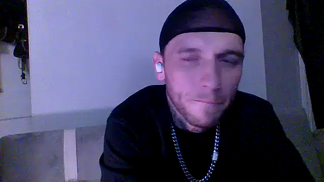 Snapshot of cruz815 chatting on November 30, 2025, 12:58 am cruz815 online show from November 30, 2025, 12:58 am