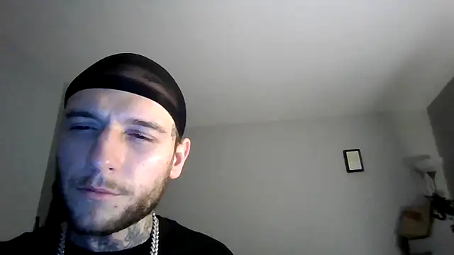 Snapshot of cruz815 chatting on December 18, 2025, 12:17 am cruz815 online show from December 18, 2025, 12:17 am