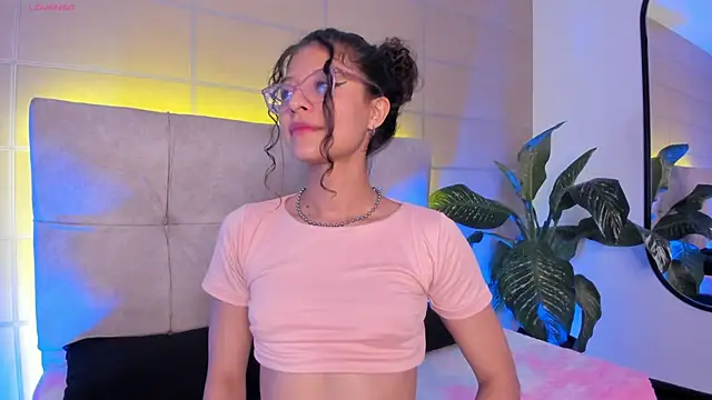 Snapshot of mac-sara chatting on October 13, 2025, 9:37 pm mac-sara online show from October 13, 2025, 9:37 pm