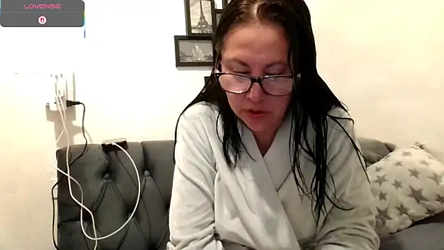 Snapshot of MirandaLatinaLovely chatting on October 21, 2025, 3:24 pm MirandaLatinaLovely online show from October 21, 2025, 3:24 pm
