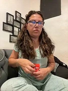 Snapshot of MirandaLatinaLovely chatting on November 7, 2025, 3:50 am MirandaLatinaLovely online show from November 7, 2025, 3:50 am