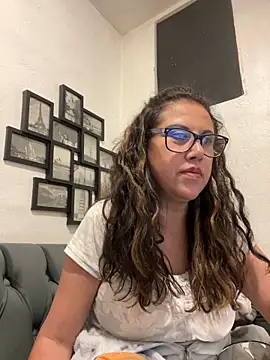 Snapshot of MirandaLatinaLovely chatting on November 11, 2025, 5:29 am MirandaLatinaLovely online show from November 11, 2025, 5:29 am