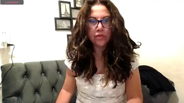 Snapshot of MirandaLatinaLovely chatting on November 12, 2025, 3:45 pm MirandaLatinaLovely online show from November 12, 2025, 3:45 pm