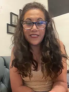 Snapshot of MirandaLatinaLovely chatting on December 4, 2025, 4:44 am MirandaLatinaLovely online show from December 4, 2025, 4:44 am
