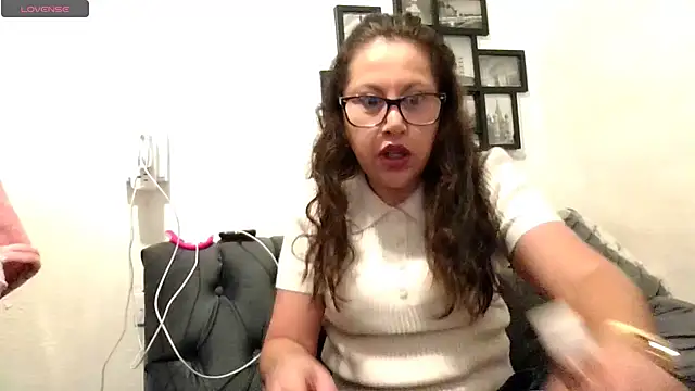 Snapshot of MirandaLatinaLovely chatting on December 17, 2025, 5:30 pm MirandaLatinaLovely online show from December 17, 2025, 5:30 pm