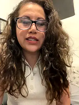 Snapshot of MirandaLatinaLovely chatting on December 18, 2025, 6:08 am MirandaLatinaLovely online show from December 18, 2025, 6:08 am