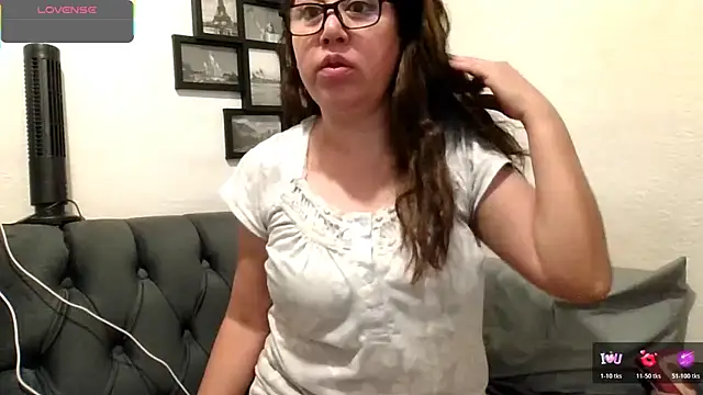 MirandaLatinaLovely online show from March 13, 2026, 4:46 pm