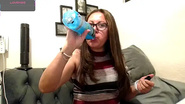 MirandaLatinaLovely online show from March 15, 2026, 5:30 pm