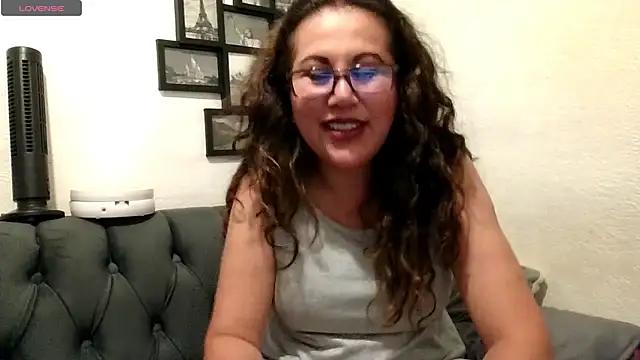 MirandaLatinaLovely online show from June 10, 2026, 4:45 am
