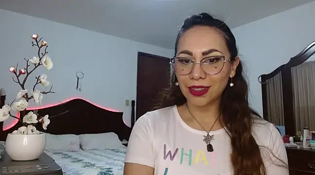 Snapshot of AloLovely_ chatting on February 11, 2025, 12:59 am AloLovely online show from February 11, 2025, 12:59 am