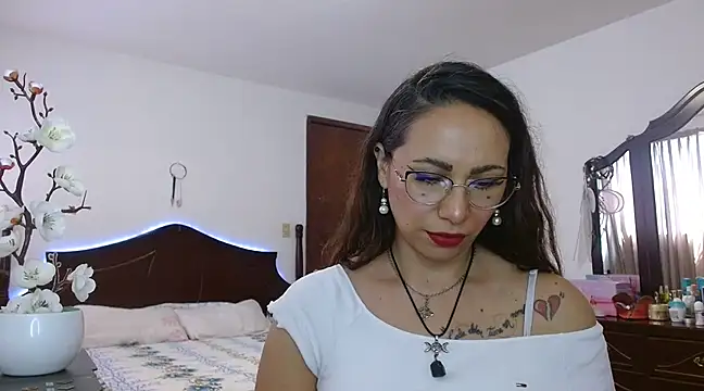 Snapshot of AloLovely_ chatting on March 20, 2025, 5:58 pm AloLovely online show from March 20, 2025, 5:58 pm