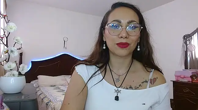 Snapshot of AloLovely_ chatting on March 20, 2025, 9:02 pm AloLovely online show from March 20, 2025, 9:02 pm