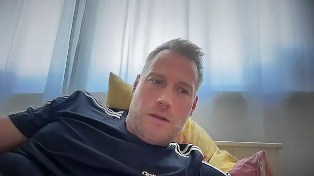 Snapshot of Christian87xxx chatting on September 27, 2025, 12:21 pm Christian87xxx online show from September 27, 2025, 12:21 pm