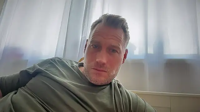 Snapshot of Christian87xxx chatting on October 6, 2025, 1:52 pm Christian87xxx online show from October 6, 2025, 1:52 pm