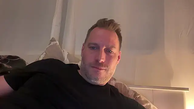 Snapshot of Christian87xxx chatting on November 13, 2025, 5:01 pm Christian87xxx online show from November 13, 2025, 5:01 pm