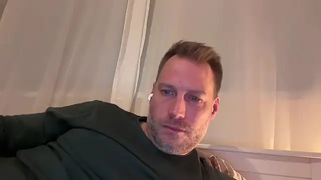 Snapshot of Christian87xxx chatting on November 21, 2025, 9:13 pm Christian87xxx online show from November 21, 2025, 9:13 pm