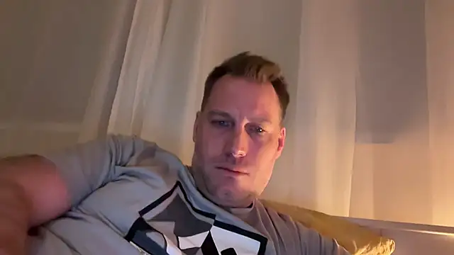 Snapshot of Christian87xxx chatting on December 13, 2025, 11:43 pm Christian87xxx online show from December 13, 2025, 11:43 pm