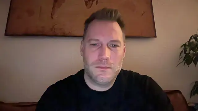 Snapshot of Christian87xxx chatting on December 17, 2025, 6:41 am Christian87xxx online show from December 17, 2025, 6:41 am