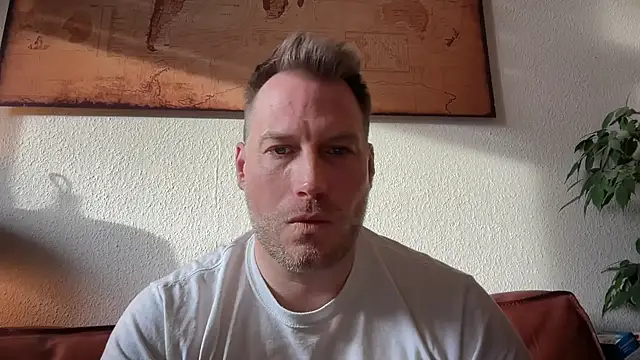 Snapshot of Christian87xxx chatting on December 20, 2025, 9:49 am Christian87xxx online show from December 20, 2025, 9:49 am