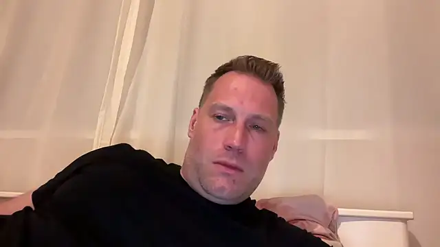 Snapshot of Christian87xxx chatting on February 27, 2026, 6:19 pm Christian87xxx online show from February 27, 2026, 6:19 pm