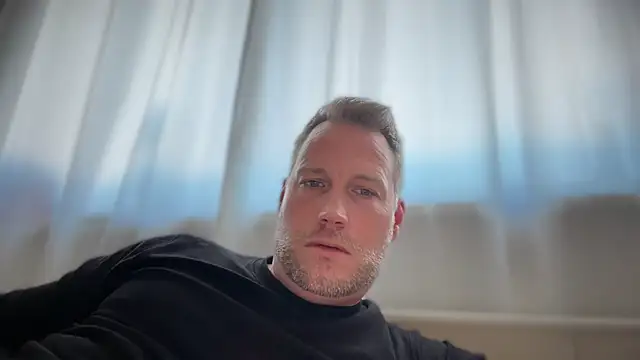 Snapshot of Christian87xxx chatting on March 6, 2026, 3:41 pm Christian87xxx online show from March 6, 2026, 3:41 pm