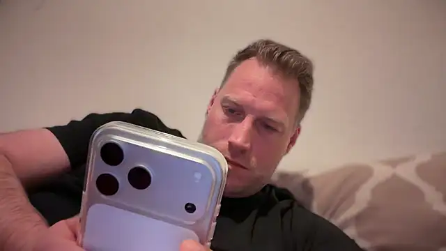 Snapshot of Christian87xxx chatting on March 18, 2026, 5:38 pm Christian87xxx online show from March 18, 2026, 5:38 pm