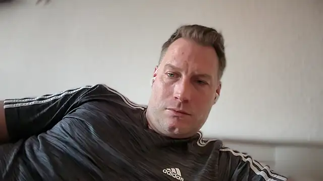 Snapshot of Christian87xxx chatting on March 22, 2026, 4:21 pm Christian87xxx online show from March 22, 2026, 4:21 pm