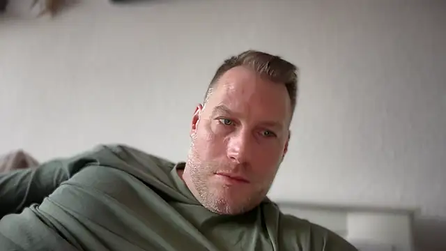 Snapshot of Christian87xxx chatting on March 28, 2026, 2:27 pm Christian87xxx online show from March 28, 2026, 2:27 pm