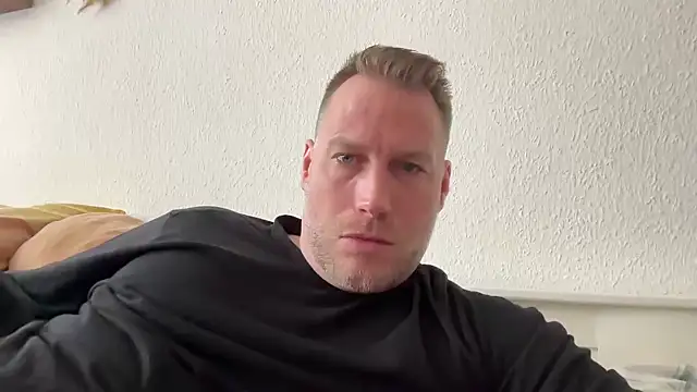 Snapshot of Christian87xxx chatting on March 29, 2026, 11:10 am Christian87xxx online show from March 29, 2026, 11:10 am