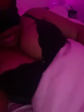 Snapshot of DaniJohnson chatting on February 5, 2025, 10:33 pm DaniJohnson online show from February 5, 2025, 10:33 pm