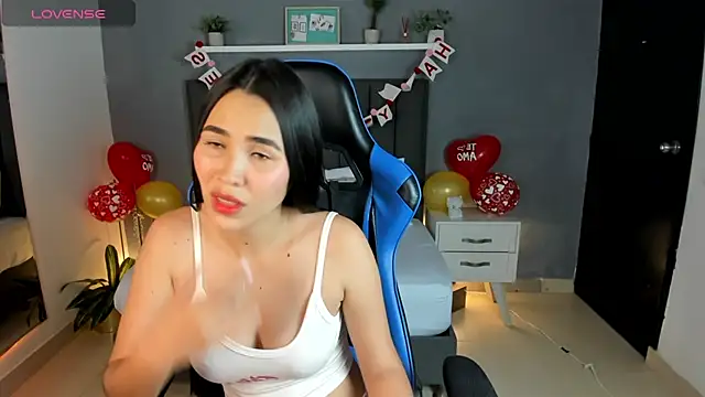 Snapshot of alessia_leroy chatting on February 17, 2025, 8:47 pm alessia leroy online show from February 17, 2025, 8:47 pm