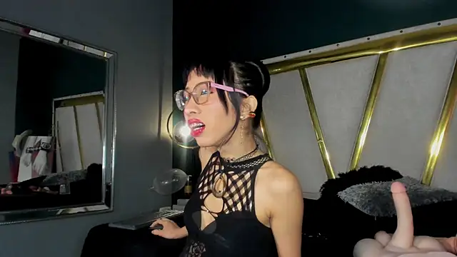 Mara Gonzalez online show from December 2, 2025, 1:39 pm