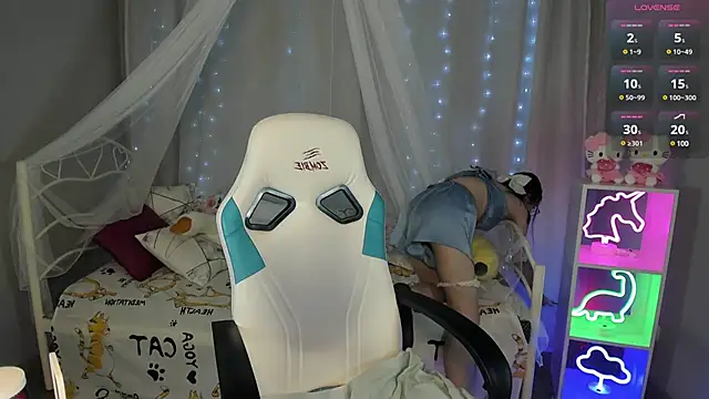 kaisajenner online show from February 7, 2025, 8:33 am