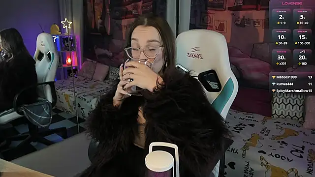 kaisajenner online show from February 19, 2025, 7:48 pm