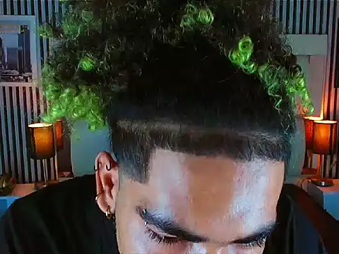 LihanJor 23 online show from November 18, 2025, 2:43 pm